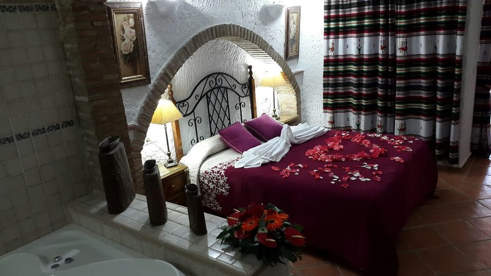 Suite, Jetted Tub (Cave, 2 pax) | Bed sheets