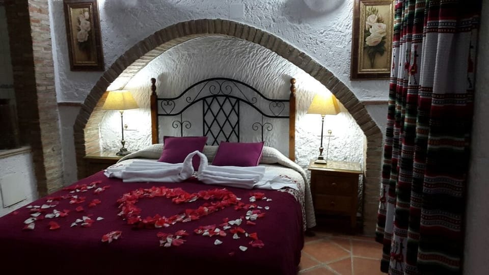 Suite, Jetted Tub (Cave, 2 pax) | Bed sheets