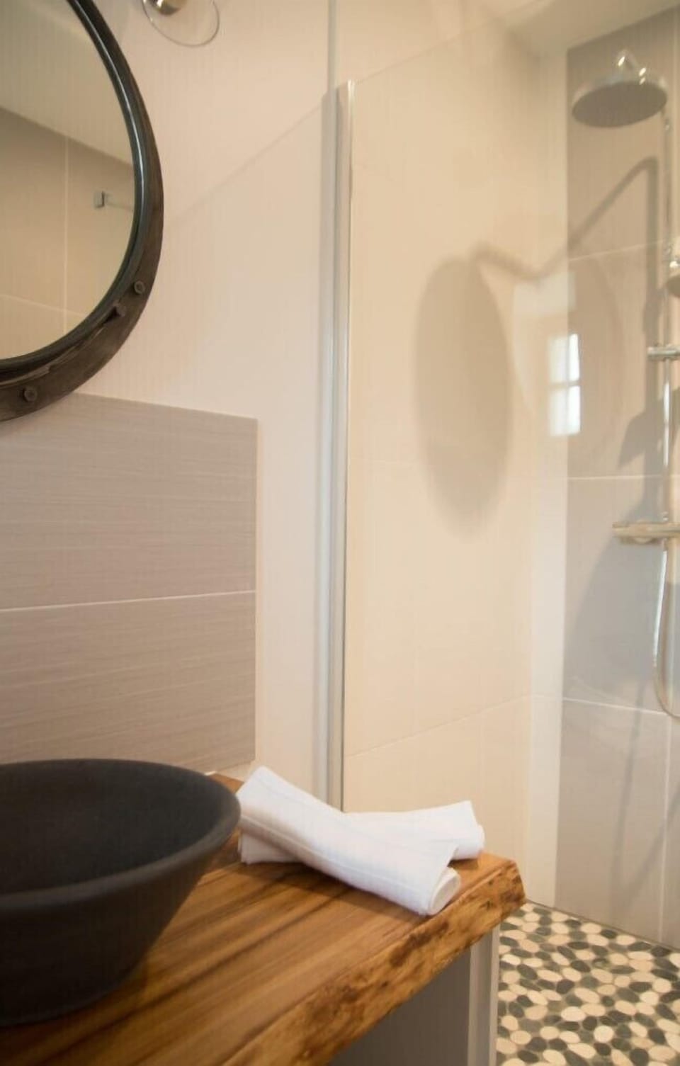 Double Room (Chez Pierre) | Bathroom sink