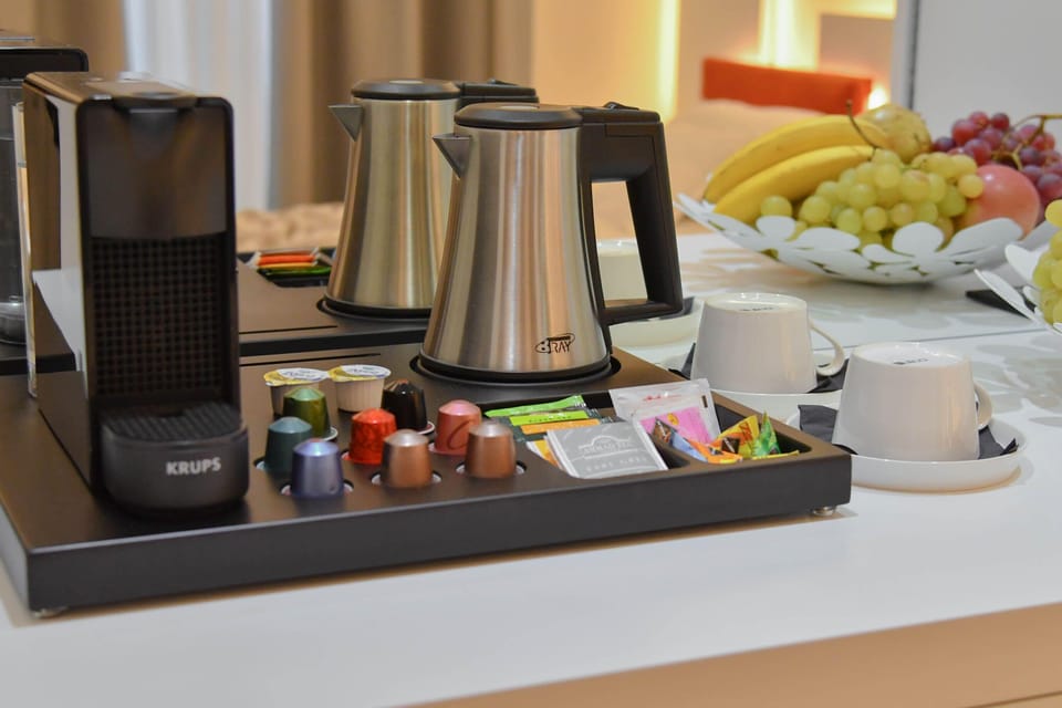 Suite Leaf | Premium bedding, down comforters, memory foam beds, minibar (free items)