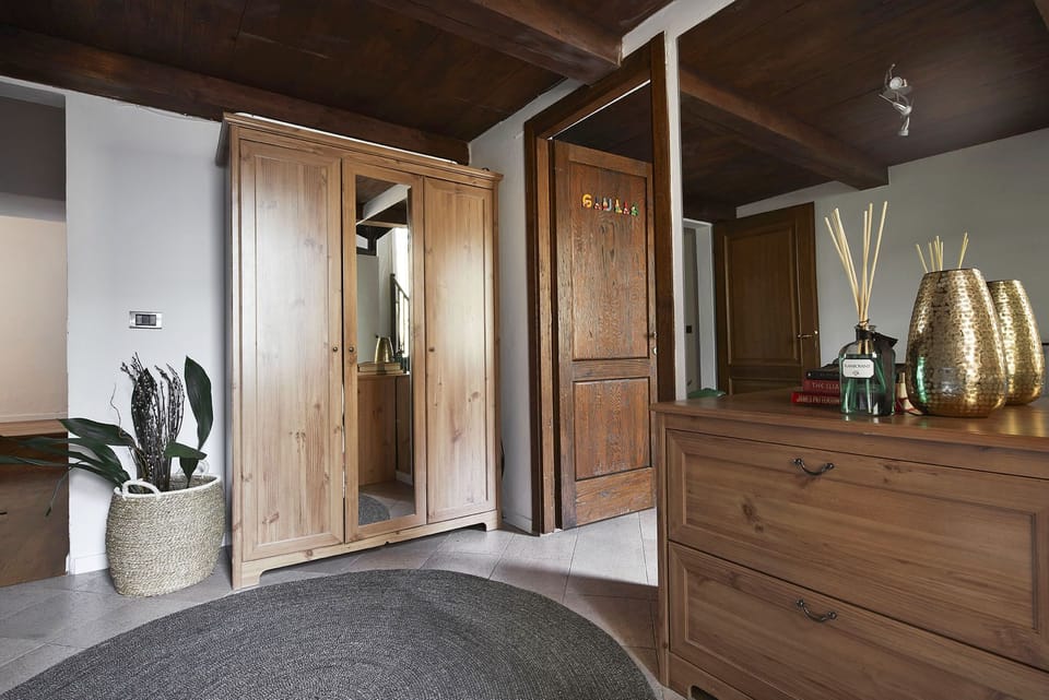 Apartment, 5 Bedrooms | 4 bedrooms, cribs (free), WiFi (free), bed sheets