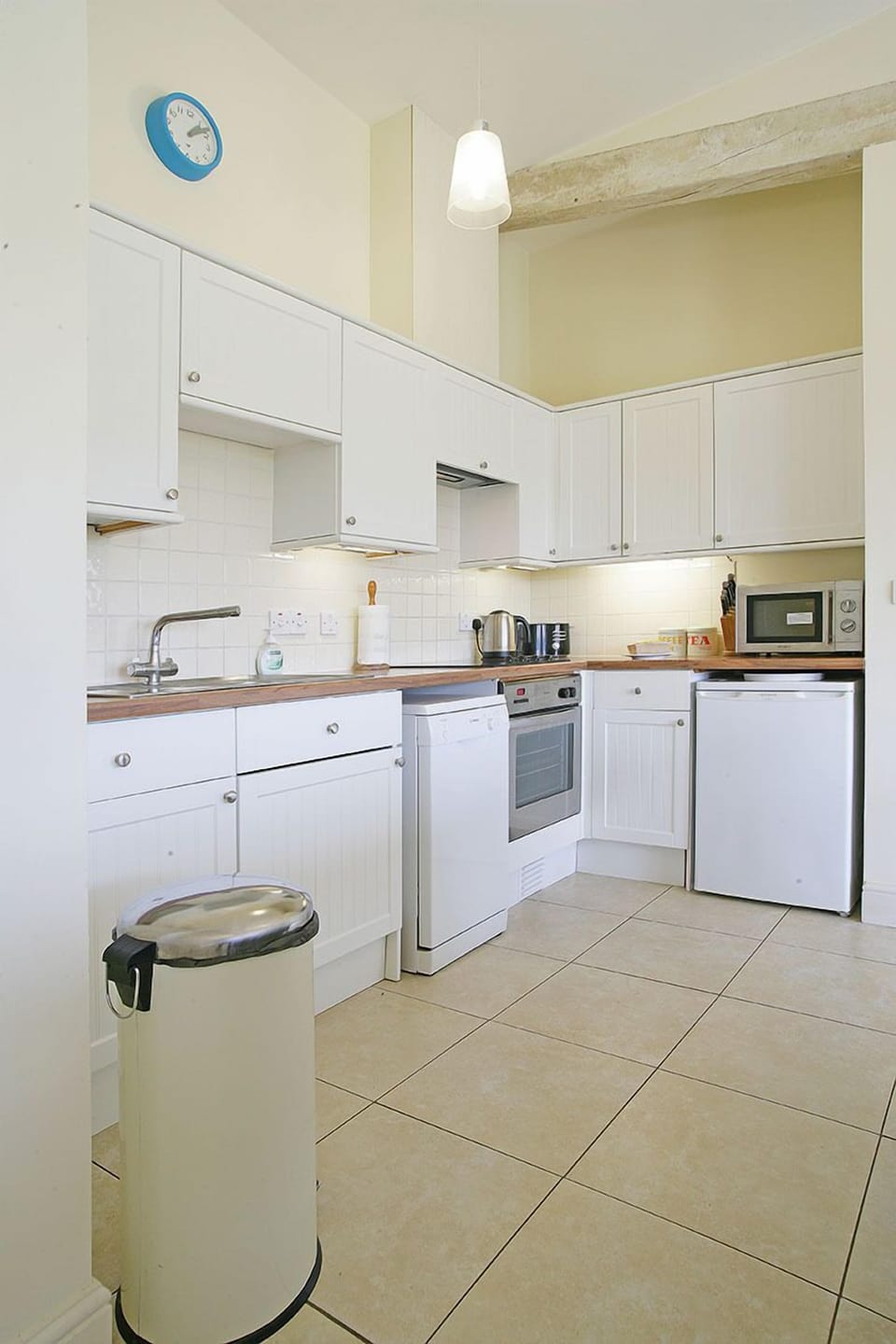 Cottage | Private kitchen | Full-size fridge, microwave, oven, dishwasher