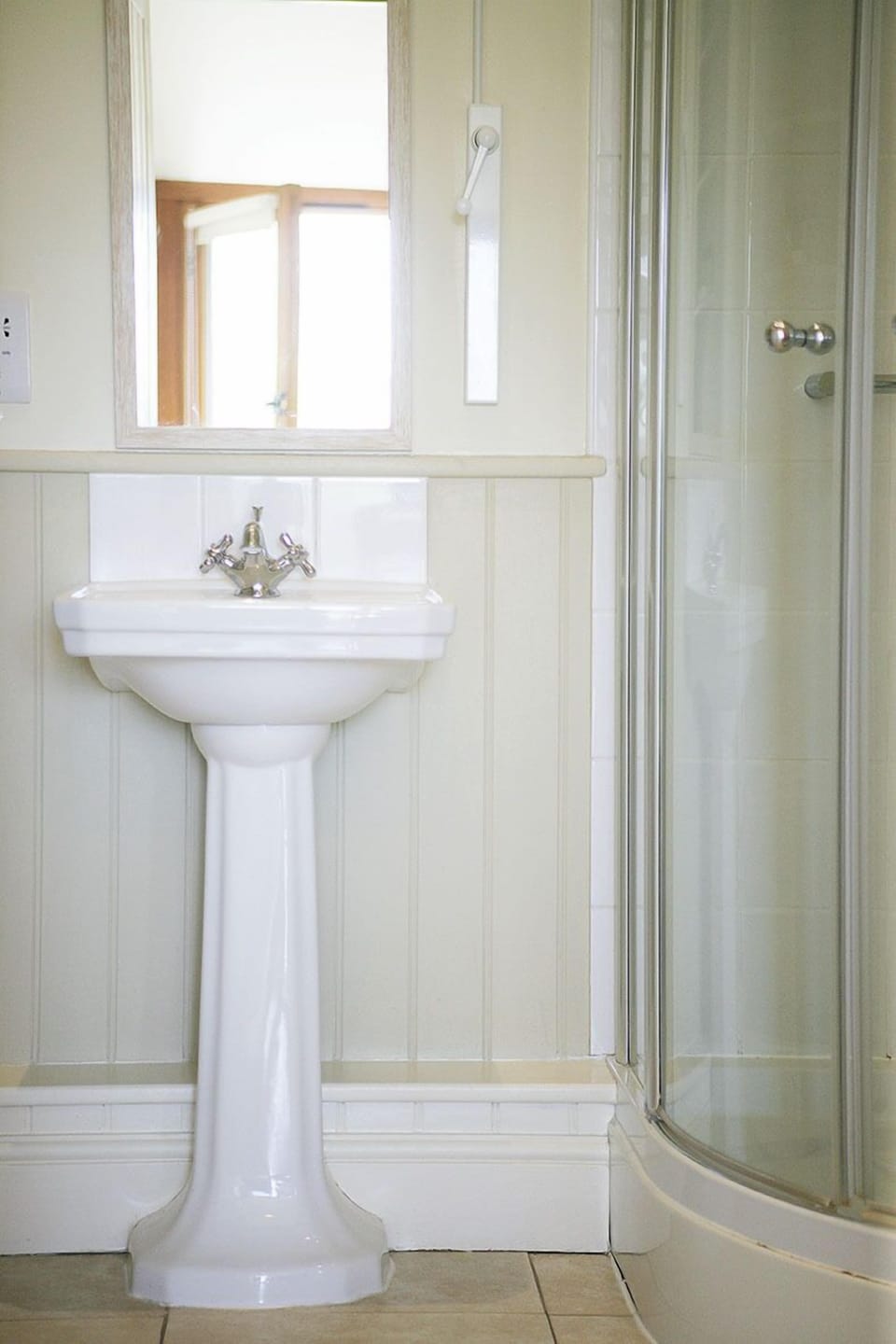 Cottage | Bathroom | Free toiletries, hair dryer, towels, shampoo