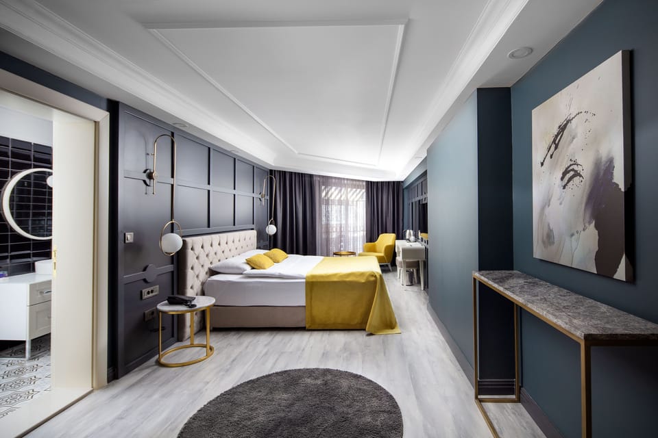 Superior Room | 1 bedroom, minibar, in-room safe, desk