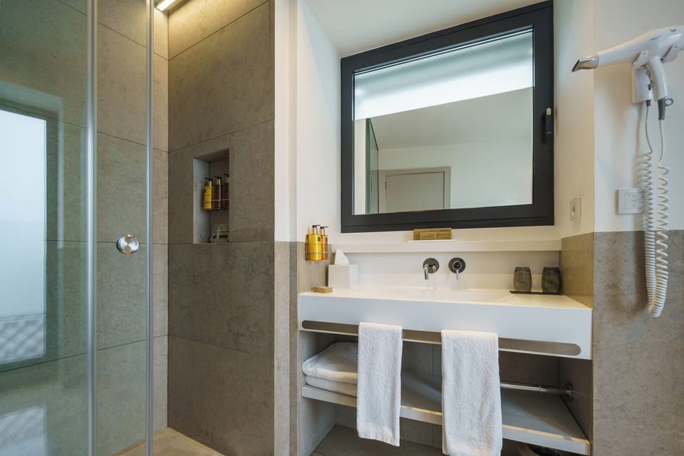 Junior Suite | Premium bedding, down comforters, minibar, in-room safe
