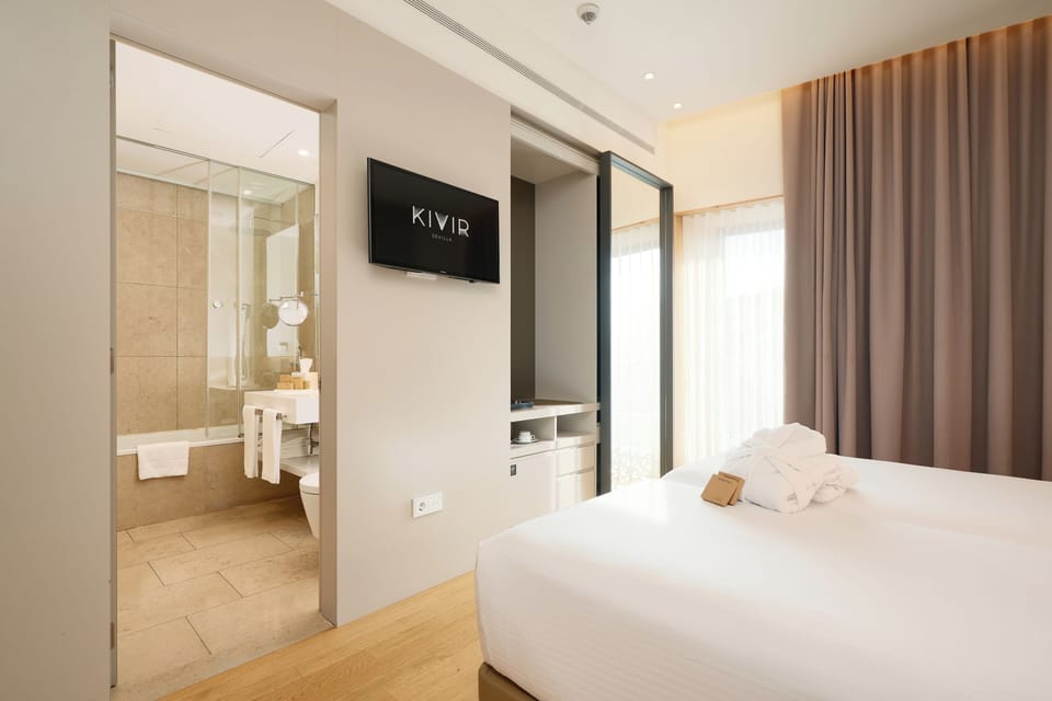 Deluxe Room | Premium bedding, down comforters, minibar, in-room safe