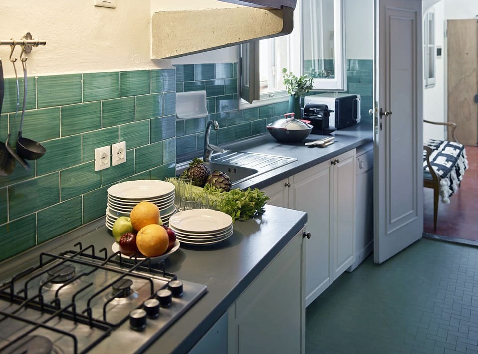 Apartment, 3 Bedrooms | Private kitchen | Full-size fridge, oven, stovetop, highchair