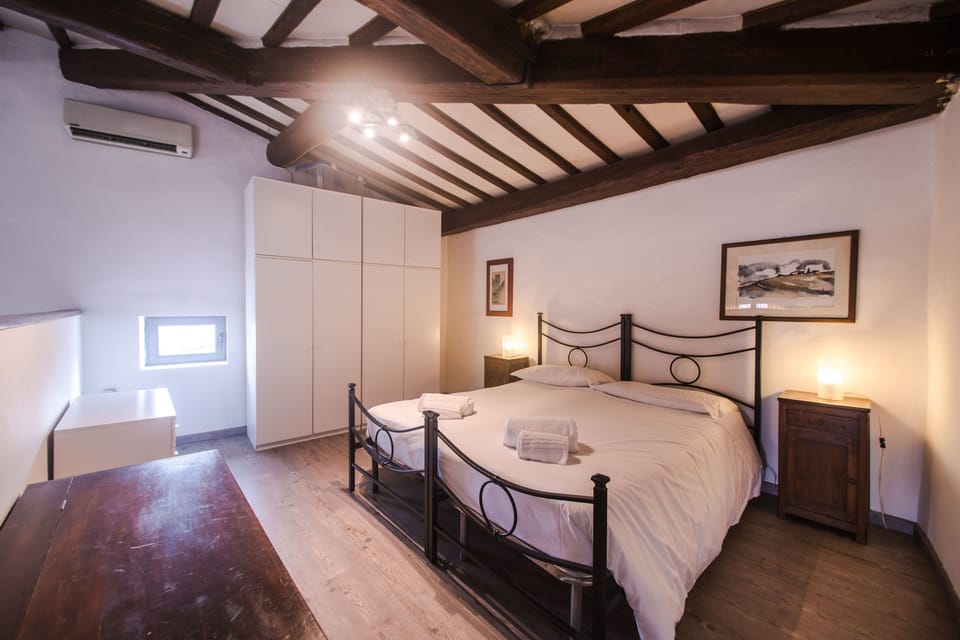 Apartment, 1 Bedroom | 1 bedroom, cribs (free), WiFi (free), bed sheets