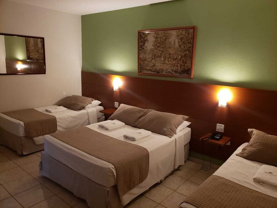 Quadruplo Luxo | 1 bedroom, minibar, desk, blackout drapes