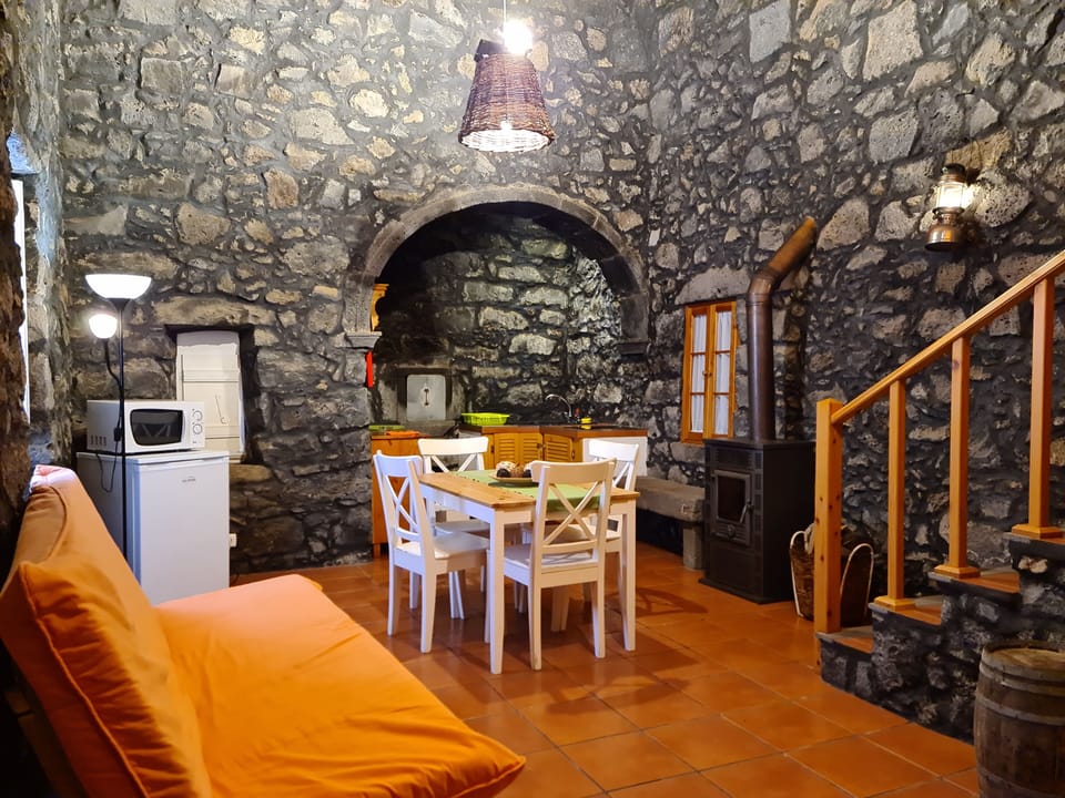 House, 2 Bedrooms | Private kitchen | Shared fridge, microwave, stovetop, toaster