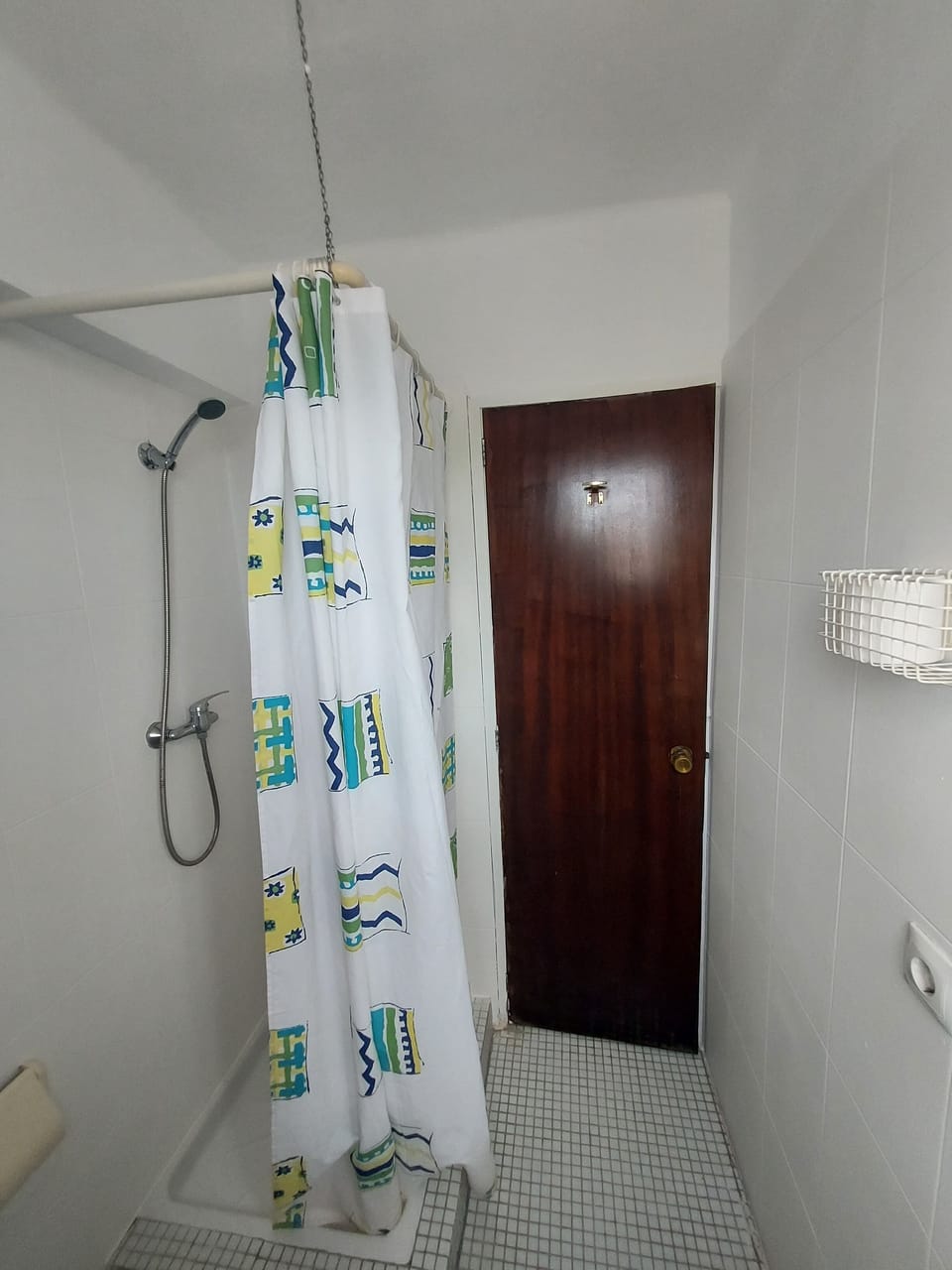 Basic Double or Twin Room, 2 Twin Beds, Pool View | Bathroom | Hair dryer, towels