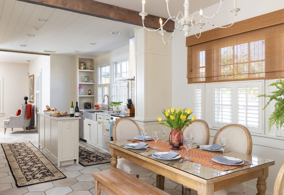 Deluxe Cottage | In-room dining