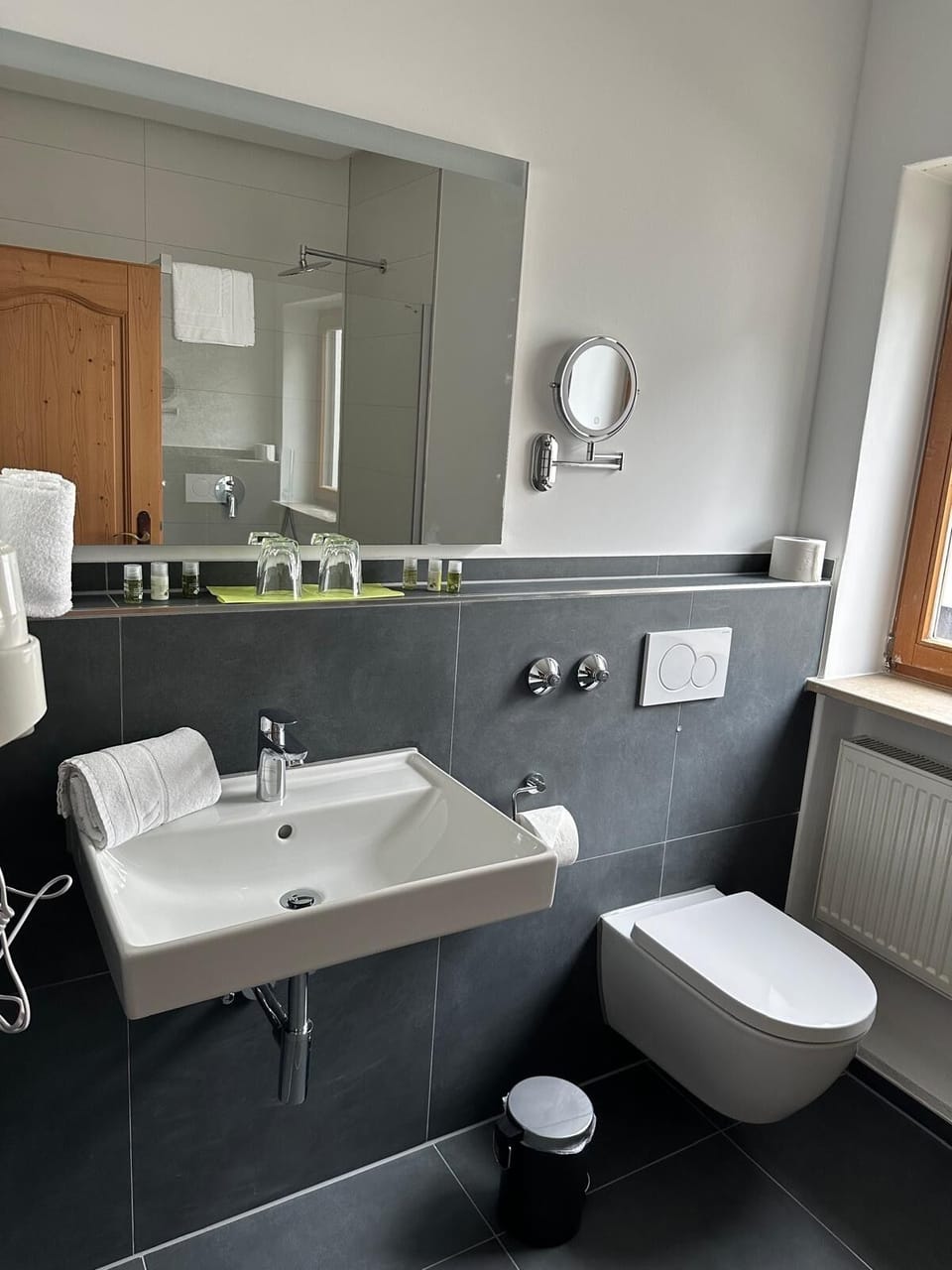 Deluxe Double Room, Courtyard View | Bathroom
