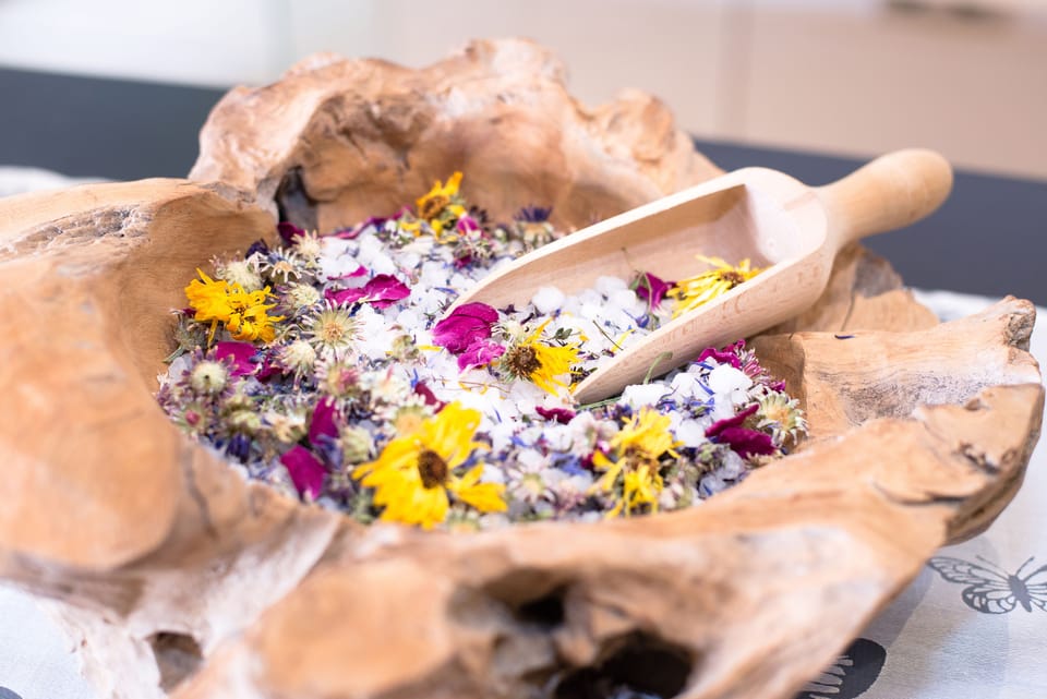 Hot stone massages, 3 treatment rooms, massages