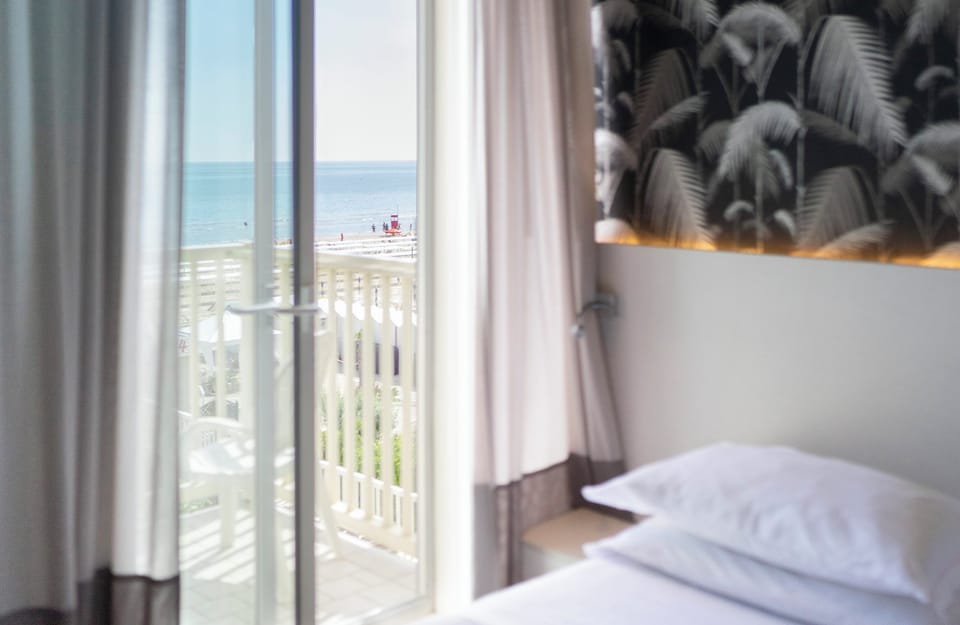 In-room safe, free WiFi, bed sheets