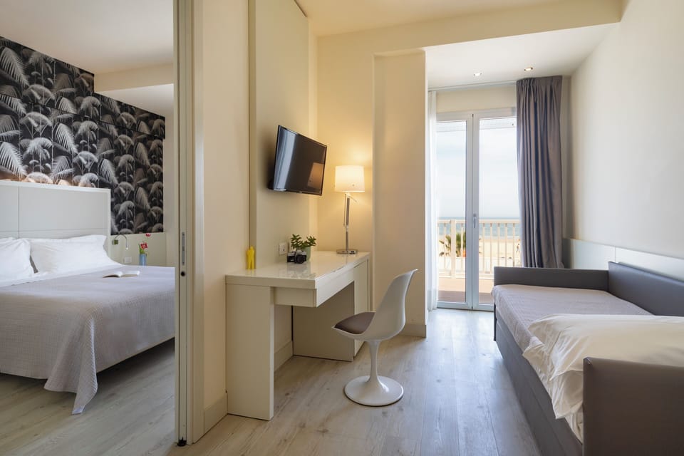 Suite | In-room safe, free WiFi, bed sheets