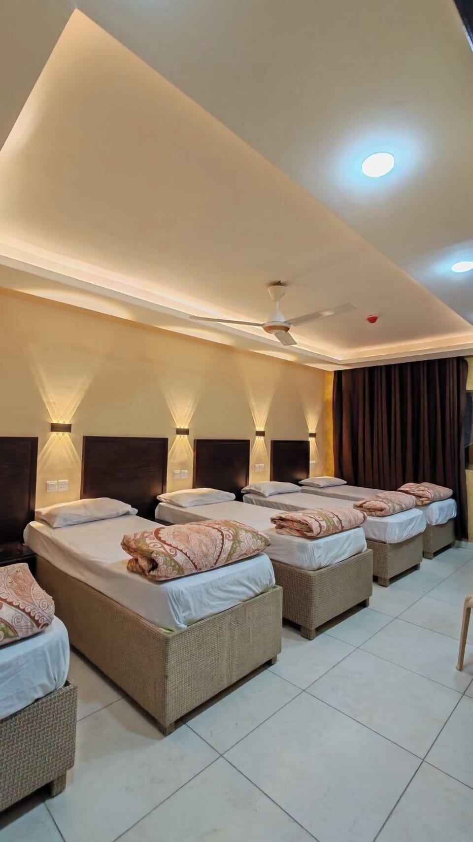Shower, free toiletries, towels