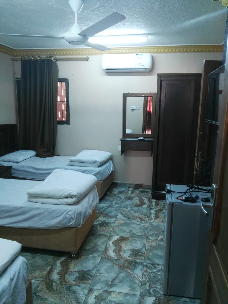 Triple Room, Private Bathroom | Desk, bed sheets