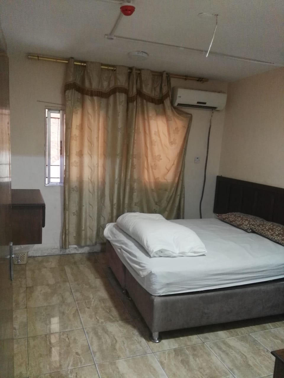 Desk, bed sheets