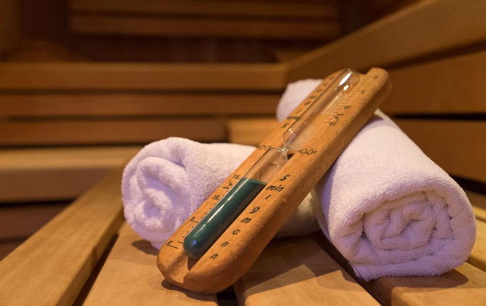 Sauna, hot tub, steam room