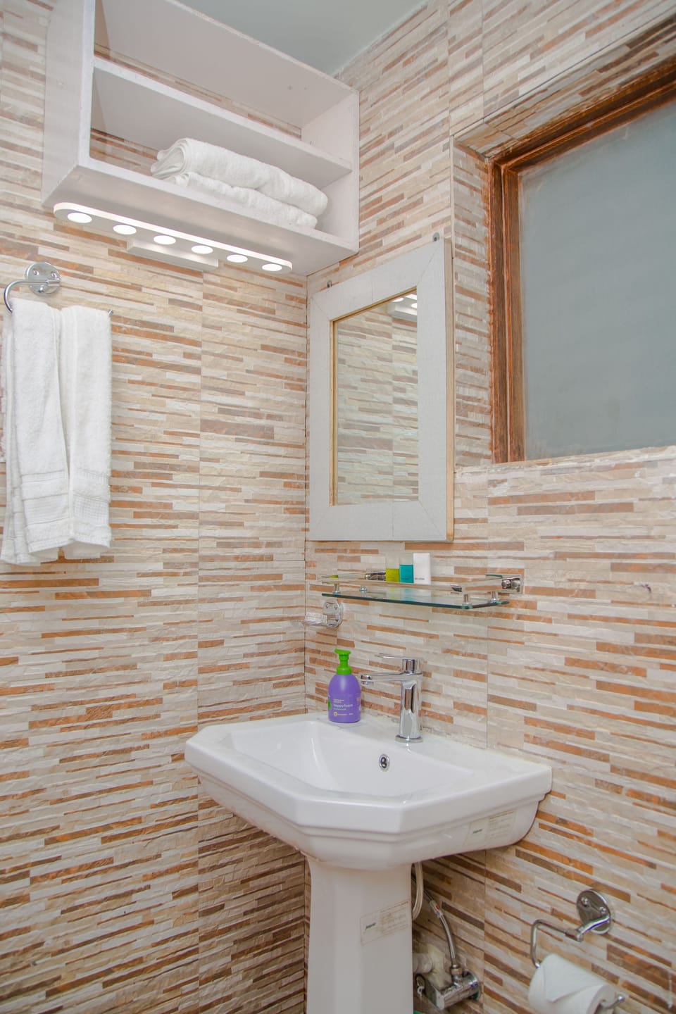 Shower, free toiletries, slippers, bidet