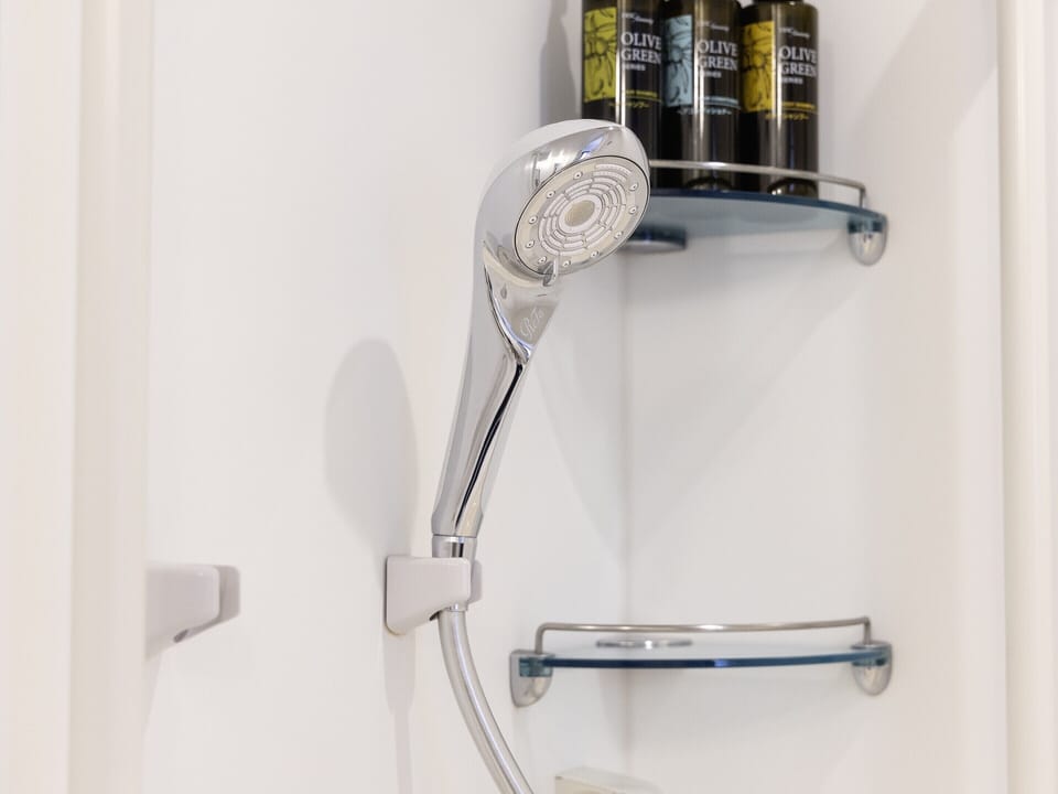 Combined shower/tub, free toiletries, hair dryer, slippers