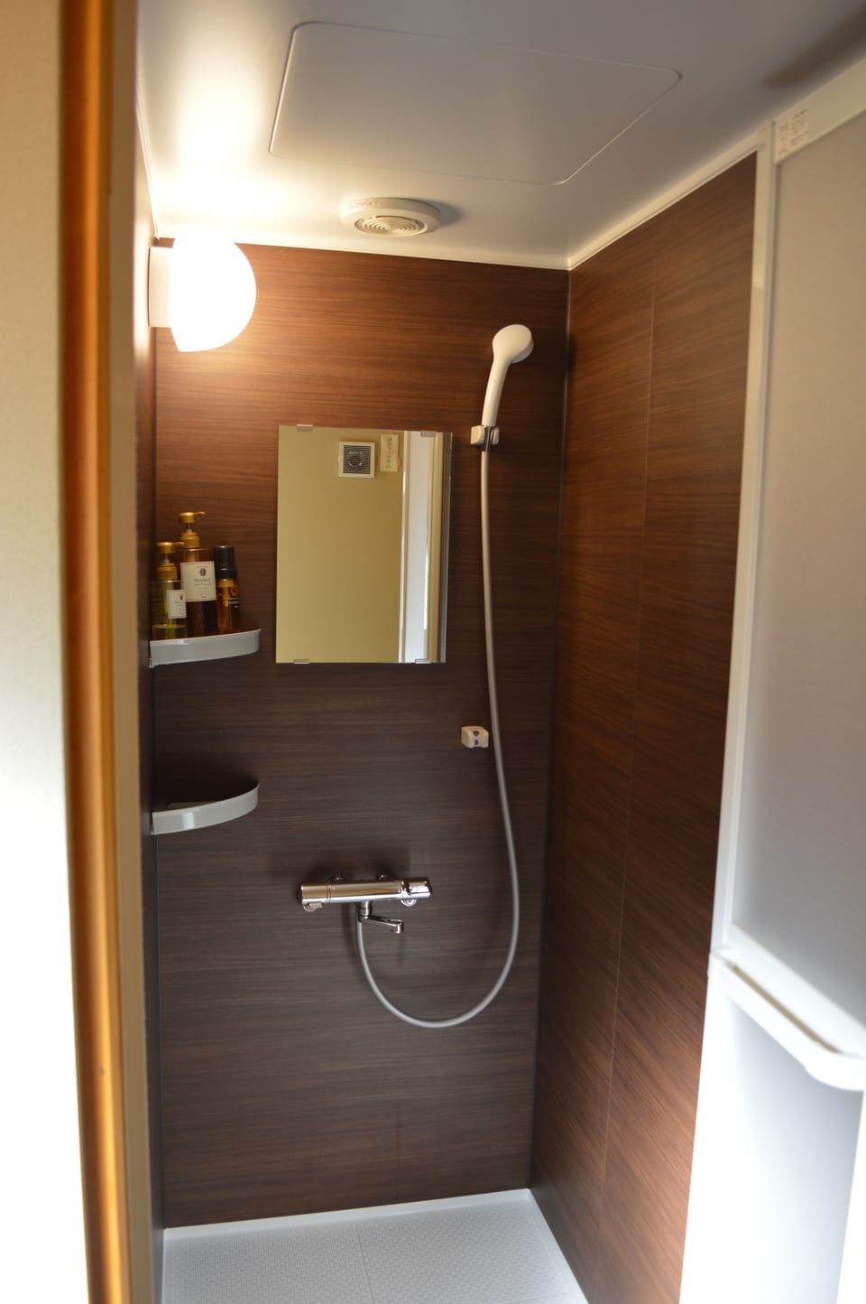 Superior Twin Room, Non Smoking | Bathroom shower