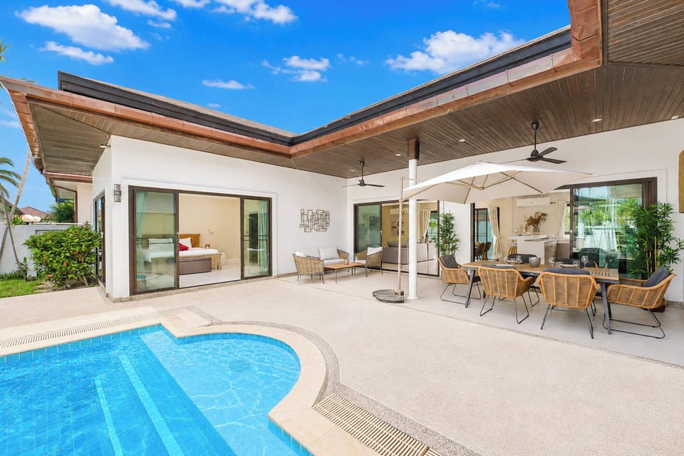 Outdoor pool, sun loungers