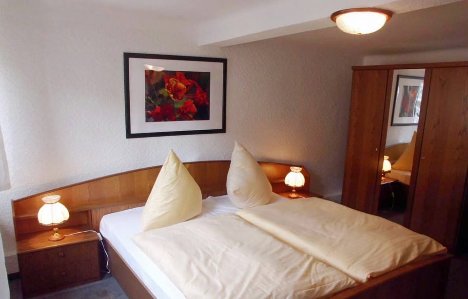 Comfort Double Room | Desk, soundproofing, free cribs/infant beds, rollaway beds