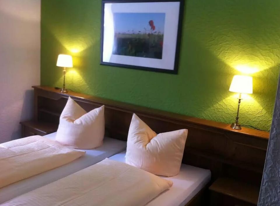 Standard Double Room | Desk, soundproofing, free cribs/infant beds, rollaway beds