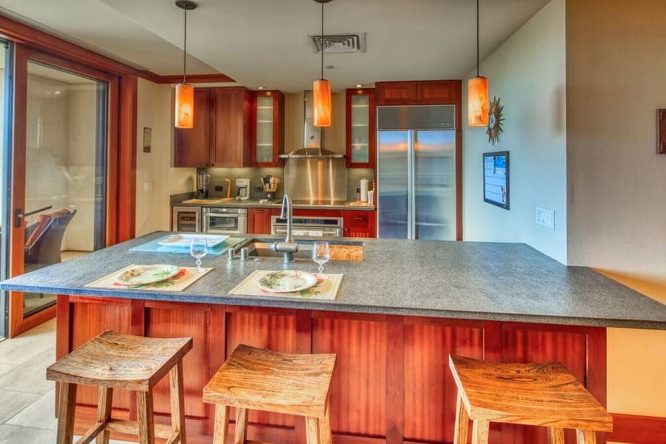 Eat in kitchen with Island