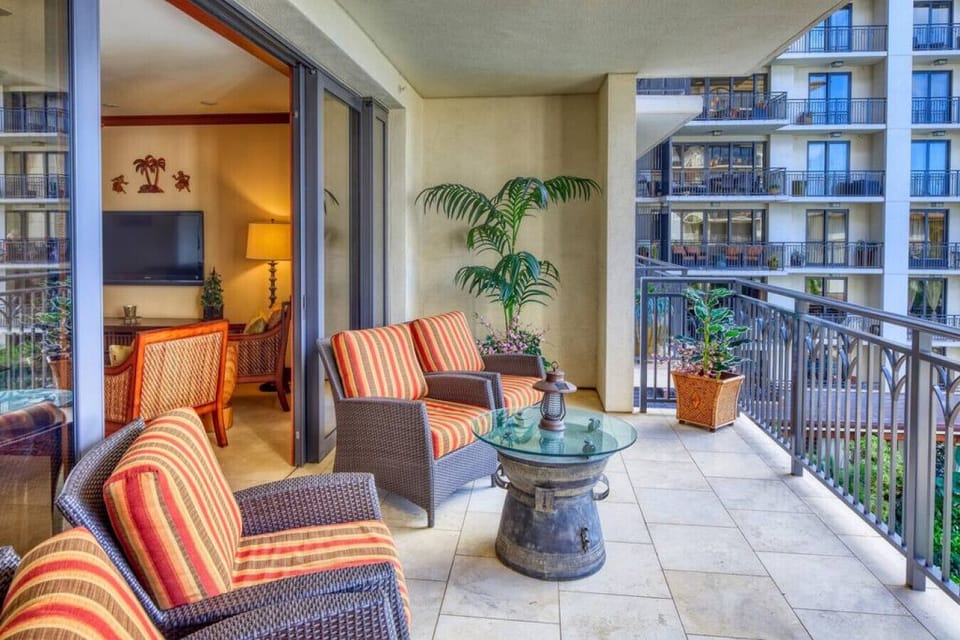 Kitchen opens up into the lanai