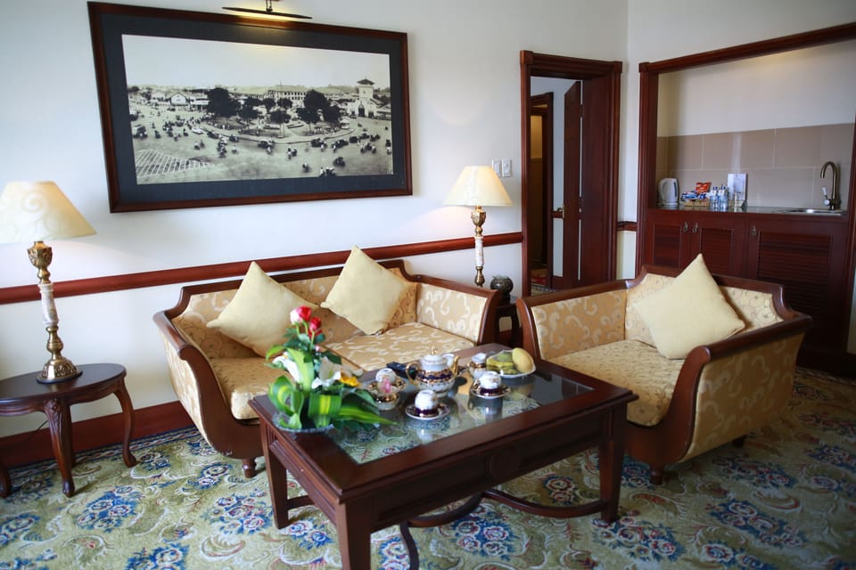 Suite | Living room | TV