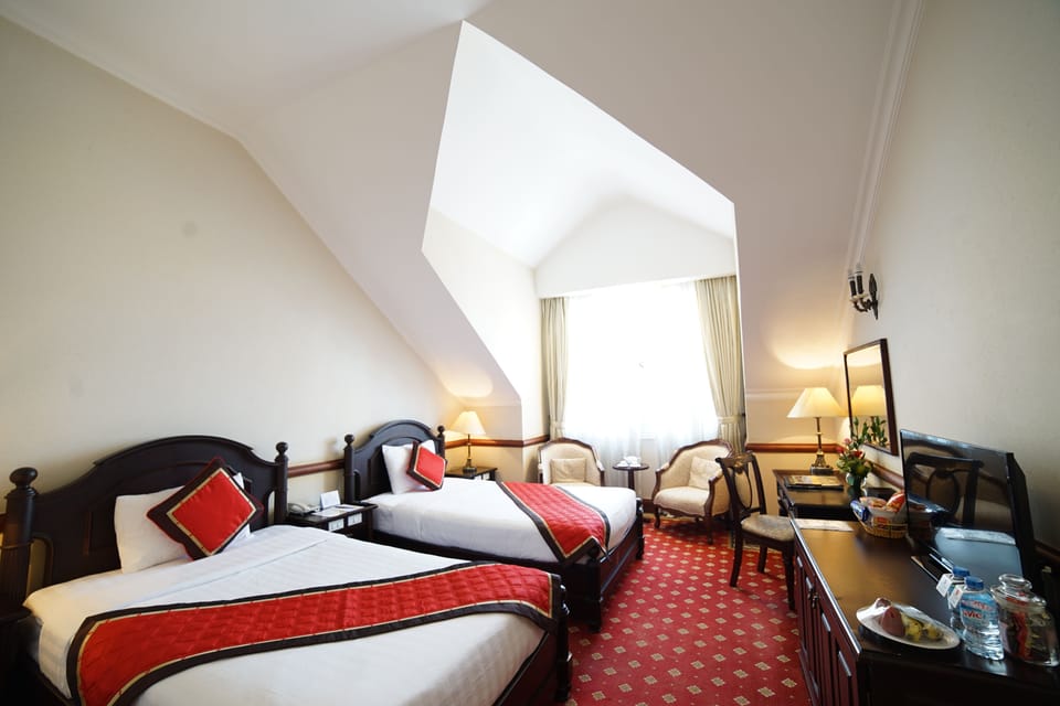 Deluxe Room | Minibar, in-room safe, desk, blackout drapes