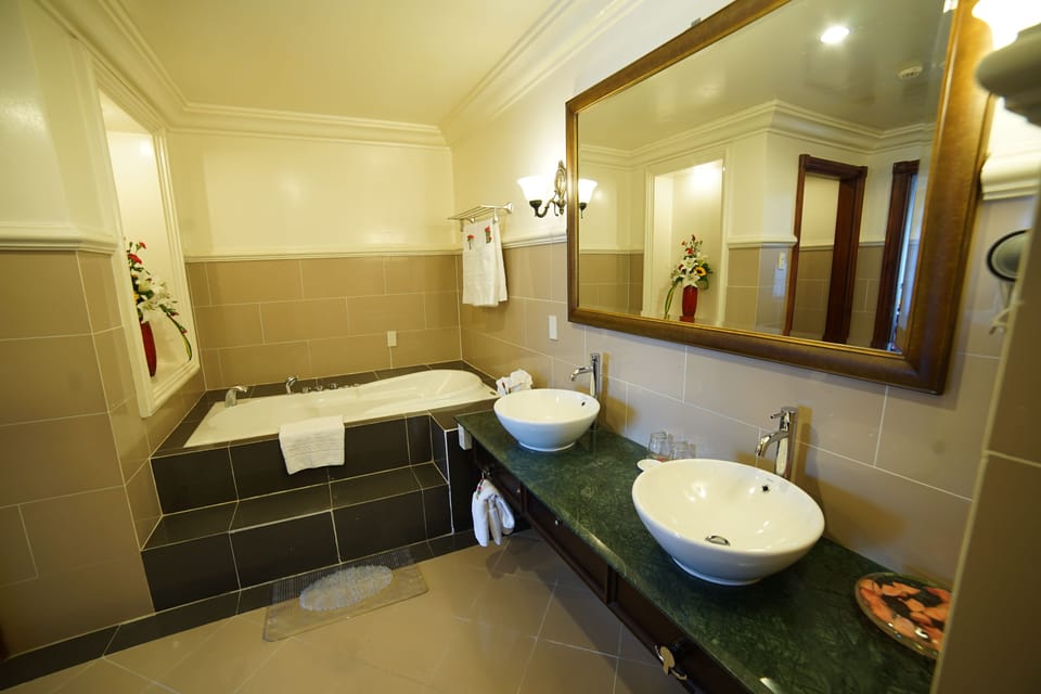 Suite | Bathroom sink