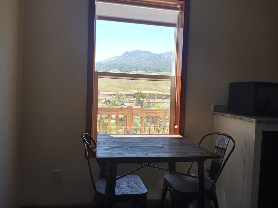 Superior Studio, 1 Queen Bed, Non Smoking, River View | Free WiFi, bed sheets