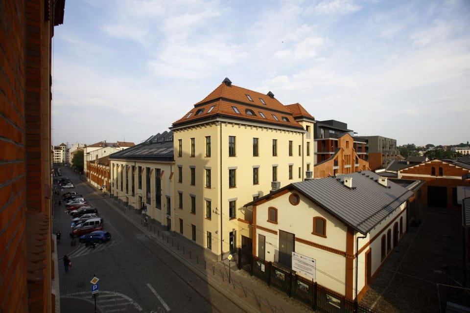 apartment building (side view)