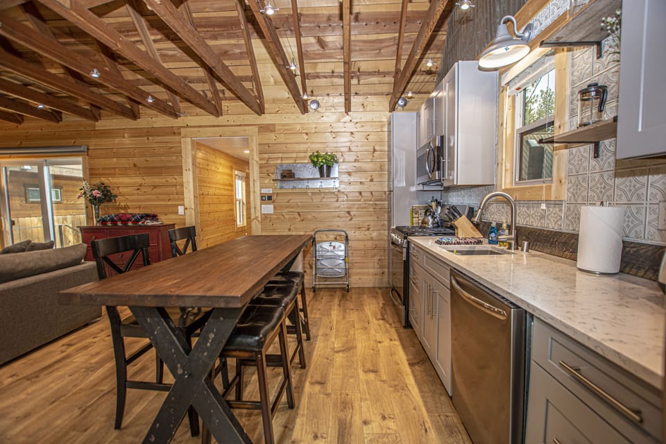 OBriens Den Kitchen Dining Area - OBriens Den Kitchen Dining Area