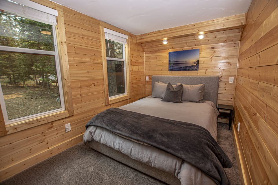 OBriens Den Bedroom 1 - OBriens Den Bedroom 1