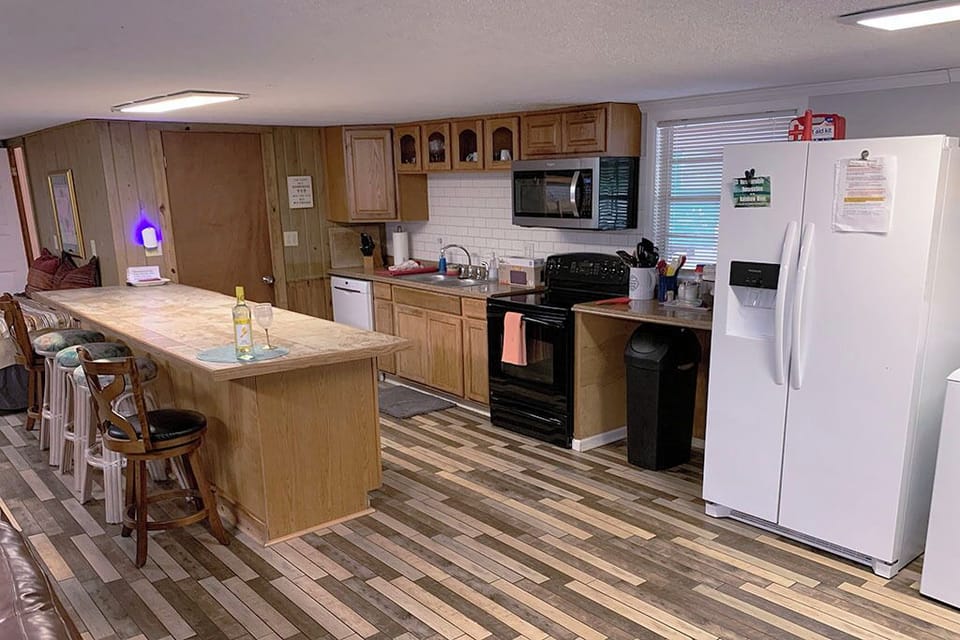 Large Kitchen, Peninsular Counter, and Walk-In Pantry