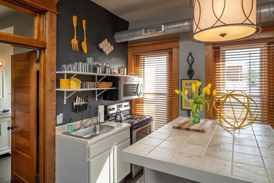 Small but well appointed kitchen.