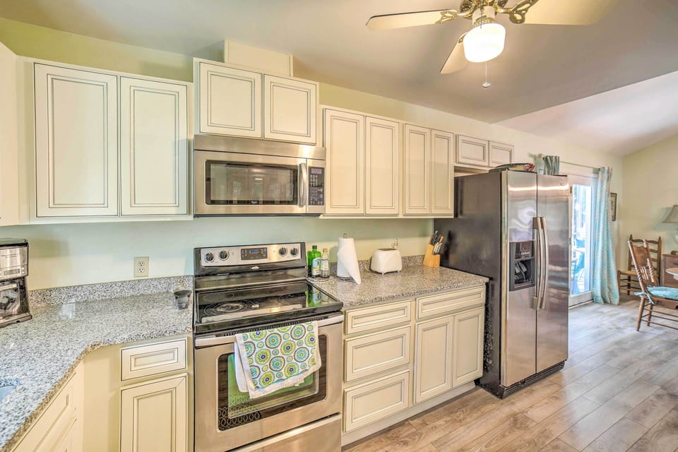 Kitchen | Cooking Basics | Coffee Maker | Paper Towels/Trash Bags Provided