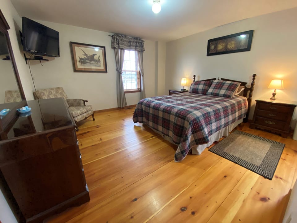 Bed Room #1, first floor - Queen