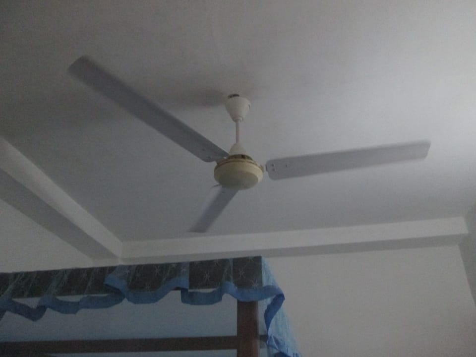 Standard Single Room, 1 Queen Bed, Non Smoking | In-room safe, soundproofing, iron/ironing board, free WiFi