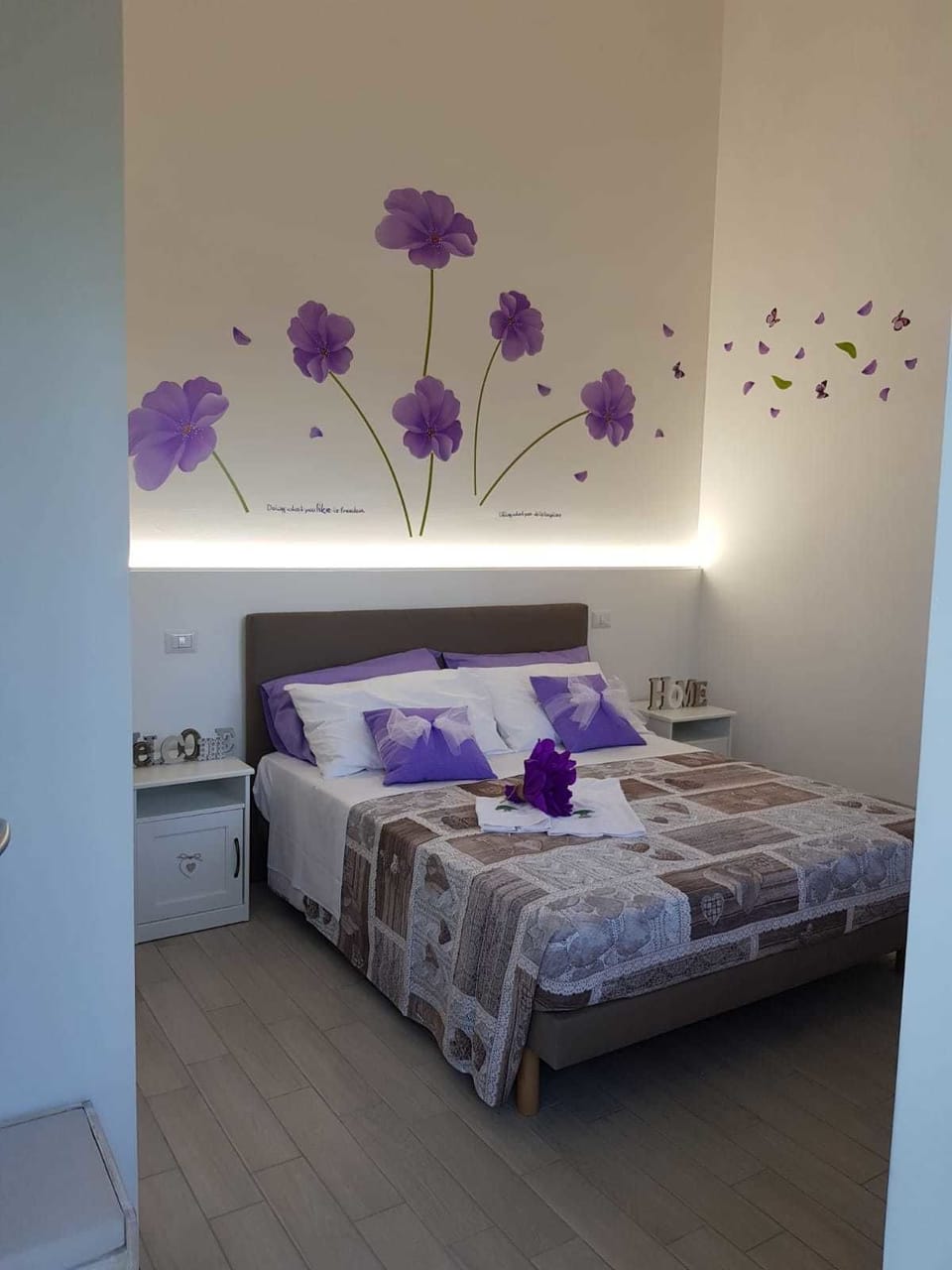 Deluxe Double Room, Garden View | In-room safe, individually decorated, individually furnished, desk