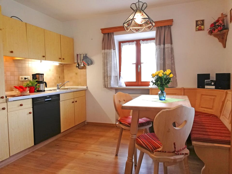 Panoramic Condo, 1 Bedroom, Balcony, Mountain View | Private kitchen | Coffee/tea maker