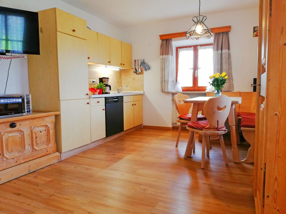 Panoramic Condo, 1 Bedroom, Balcony, Mountain View | Private kitchen | Coffee/tea maker