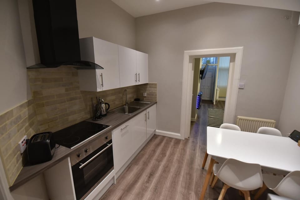 Classic Apartment, 1 King Bed with Sofa bed, Accessible, Garden View | Private kitchen | Full-size fridge, microwave, oven, stovetop