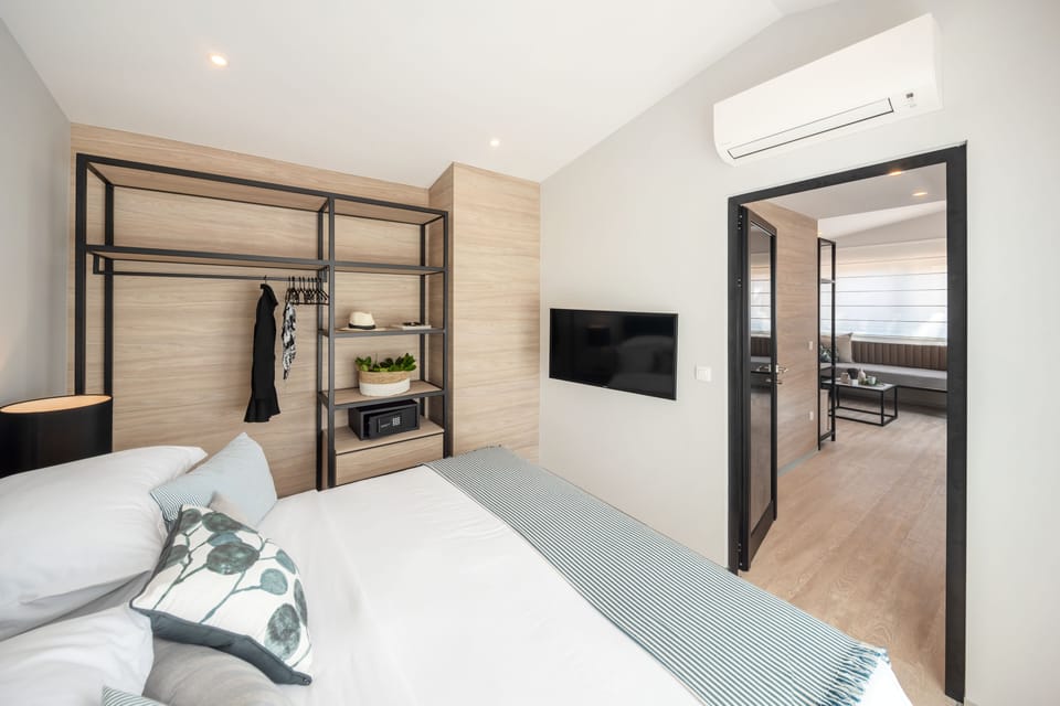 Superior Cottage (Forest) | Desk, WiFi (free), bed sheets