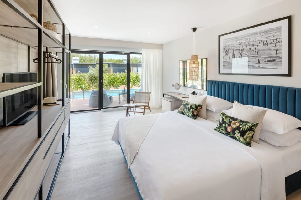 Deluxe Cottage, 1 Queen Bed, Pool Access (Vineyard) | Desk, WiFi (free), bed sheets